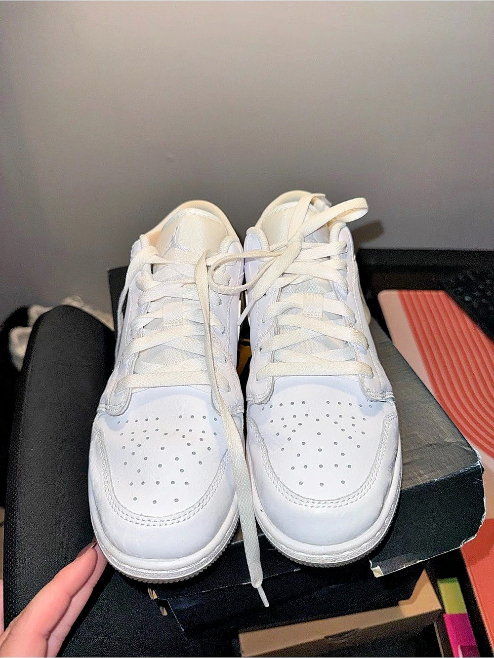 Jordan Air Jordan 1 Low SE GS 'Glitter Swoosh' Sneakers in White - Picture 3 of 4